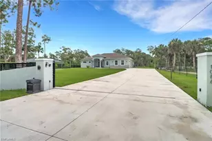 1086 21st St SW, Naples, FL 34117 - Photo 4