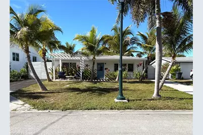 555 14th St N, Naples, FL 34102 - Photo 1