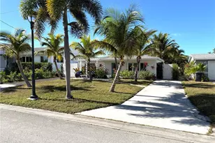 555 14th St N, Naples, FL 34102 - Photo 2