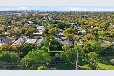 1070 13th St N, Naples, FL 34102 - Photo 10