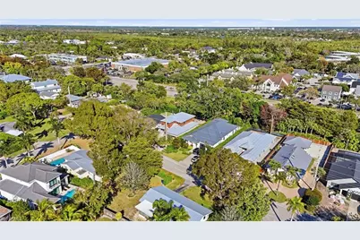 1070 13th St N, Naples, FL 34102 - Photo 4