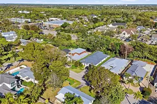 1070 13th St N, Naples, FL 34102 - Photo 4