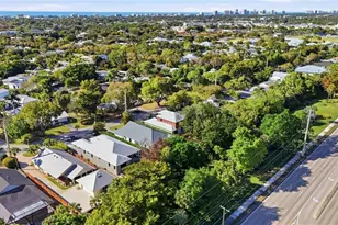 1070 13th St N, Naples, FL 34102 - Photo 8