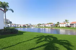 613 Beachwalk Cir, Naples, FL 34108 - Photo 22