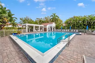 613 Beachwalk Cir, Naples, FL 34108 - Photo 30