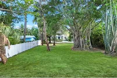 760 1st Ave N, Naples, FL 34102 - Photo 8
