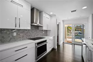 266 Egret Ave, Naples, FL 34108 - Photo 16