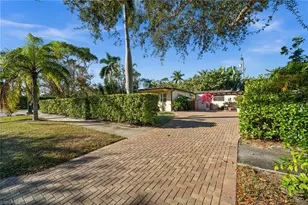 715 10th St N, Naples, FL 34102 - Photo 24