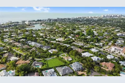 690 Murex Dr, Naples, FL 34102 - Photo 4