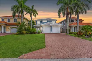 590 110th Ave N, Naples, FL 34108 - Photo 2