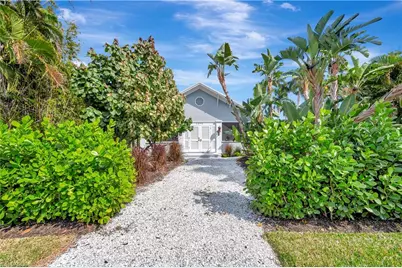 1375 Gordon Dr, Naples, FL 34102 - Photo 36