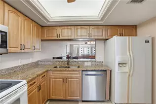 11118 Gulf Shore Dr, Naples, FL 34108 - Photo 14