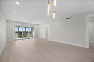21 High Point Cir E, Naples, FL 34103 - Photo 2