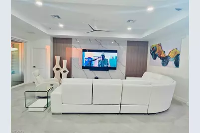 9230 Aqua Overlook Ct, Lehigh Acres, FL 33936 - Photo 4