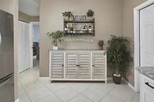 570 Windsor Sq, Naples, FL 34104 - Photo 10