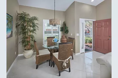 570 Windsor Sq #101, Naples, FL 34104 - Photo 6