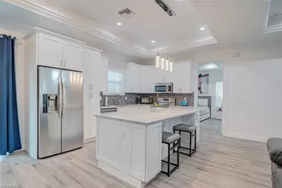 911 14th St SE, Naples, FL 34117 - Photo 6