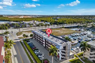 801 River Point Dr, Naples, FL 34102 - Photo 24