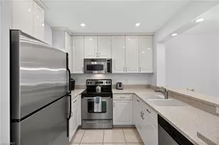 801 River Point Dr, Naples, FL 34102 - Photo 6