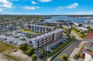 801 River Point Dr, Naples, FL 34102 - Photo 22