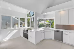 657 Bridge Way Ln, Naples, FL 34108 - Photo 10
