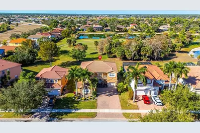 2135 Par Dr, Naples, FL 34120 - Photo 2