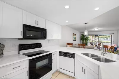 821 Gulf Pavilion Dr #106, Naples, FL 34108 - Photo 12