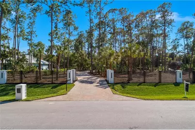 5000 Palmetto Woods Dr, Naples, FL 34119 - Photo 4