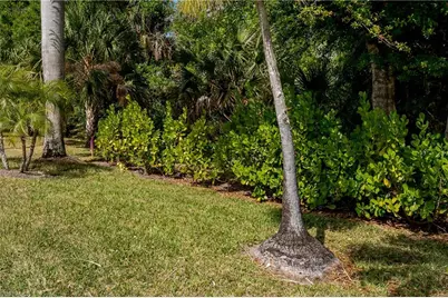 1076 Diamond Lake Cir, Naples, FL 34114 - Photo 4