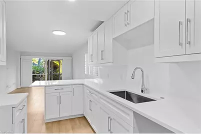 1300 Gulf Shore Blvd N #102, Naples, FL 34102 - Photo 4