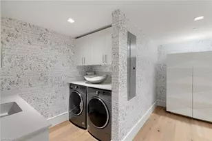 6897 Grenadier Blvd, Naples, FL 34108 - Photo 36