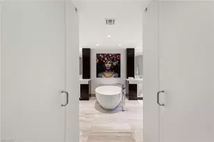 6897 Grenadier Blvd, Naples, FL 34108 - Photo 32