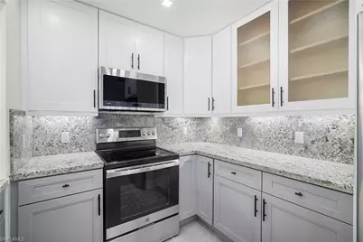 47 River Ct, Naples, FL 34110 - Photo 18