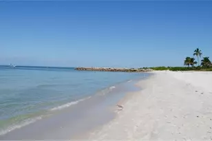 101 8th St S, Naples, FL 34102 - Photo 14