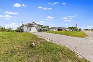 1013 NE 15th St, Cape Coral, FL 33909 - Photo 2