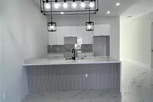 1009/1011 NE 15th Ln, Cape Coral, FL 33909 - Photo 10