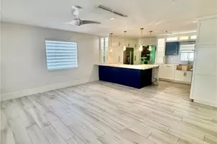 733 Pine Cone Ln, Naples, FL 34104 - Photo 6