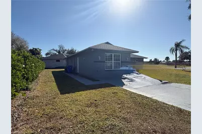 921 Jarmilla Ln, Fort Myers, FL 33905 - Photo 4