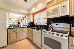 515 Beachwalk Cir, Naples, FL 34108 - Photo 8