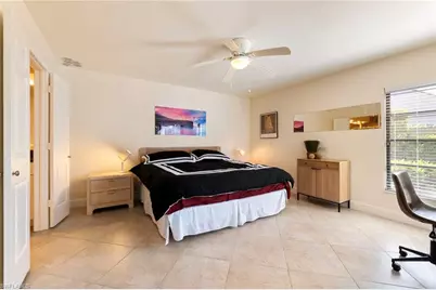 515 Beachwalk Cir, Naples, FL 34108 - Photo 10