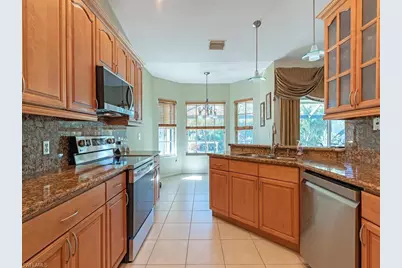 6827 Darby Ct, Naples, FL 34104 - Photo 6