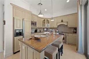 380 10th St S, Naples, FL 34102 - Photo 10