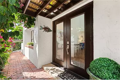 515 Bay Villas Ln, Naples, FL 34108 - Photo 2