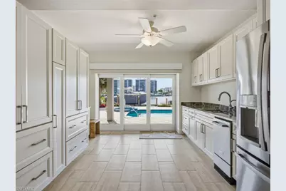 390 Oak Ave, Naples, FL 34108 - Photo 10