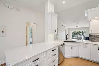 828 Gulf Pavilion Dr #201, Naples, FL 34108 - Photo 4