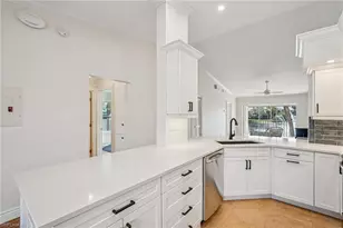 828 Gulf Pavilion Dr, Naples, FL 34108 - Photo 4