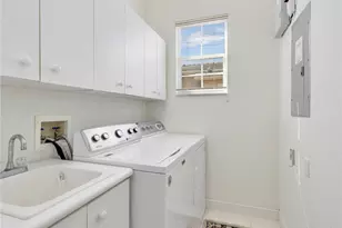 693 Vintage Reserve Cir, Naples, FL 34119 - Photo 32