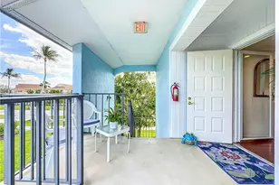 1065 8th St S, Naples, FL 34102 - Photo 4