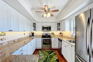 1065 8th St S, Naples, FL 34102 - Photo 10