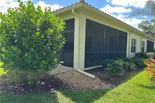 711 Vistana Cir, Naples, FL 34119 - Photo 2